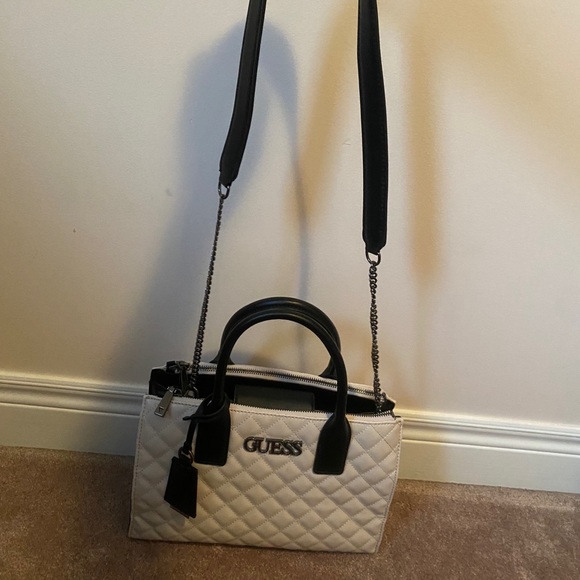 Guess Bag - Picture 2 of 10
